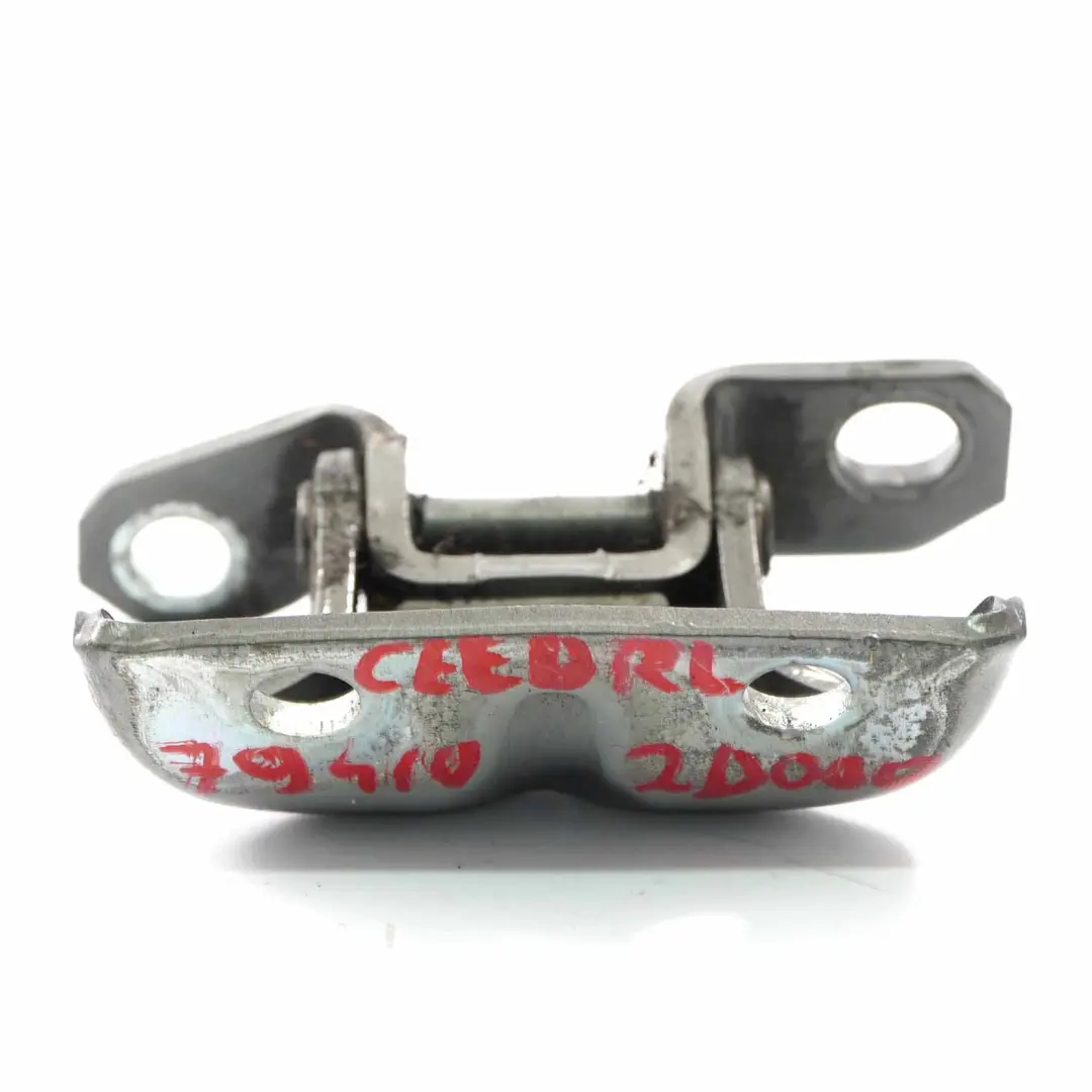 Charnière porte arrière gauche supérieure Phoenix Argent pour Kia Ceed 1 à propos du numéro de pièce 794102D000 Kia Ceed 1 Charnière porte arrière gauche supérieure Phoenix Argent - SKU 794102D000-PSI - Numéro de pièce 794102D000