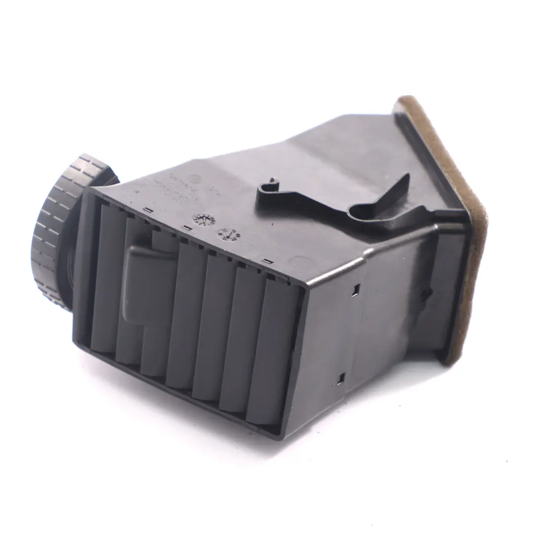 Griglia aerazione cruscotto anteriore sinistra per VW Transporter T5 con numero di parte 7E0815705A VW Transporter T5 Griglia aerazione cruscotto anteriore sinistra - SKU 7E0815705A - Numero di parte 7E0815705A