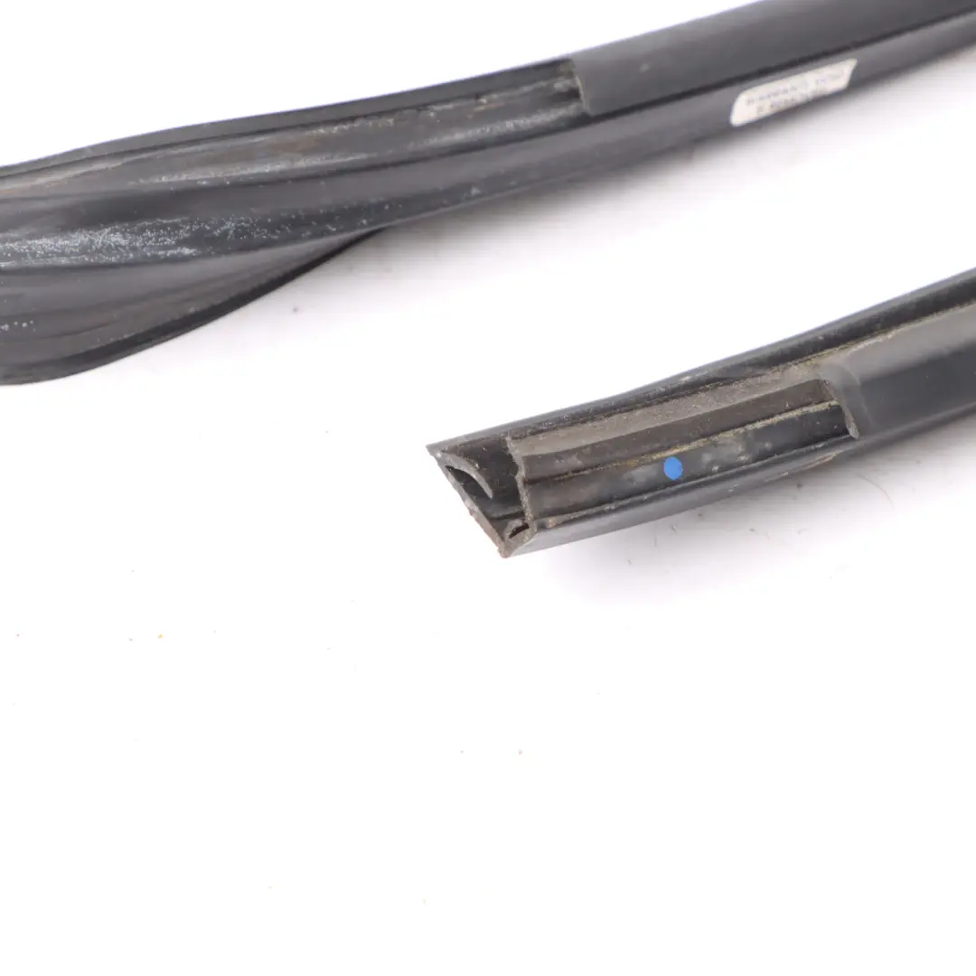 Door Window Seal Gasket Front Left N/S to Volkswagen Transporter T5 with Part number 7E0837433C Volkswagen Transporter T5 Door Window Seal Gasket Front Left N/S - SKU 7E0837433C - Part number 7E0837433C