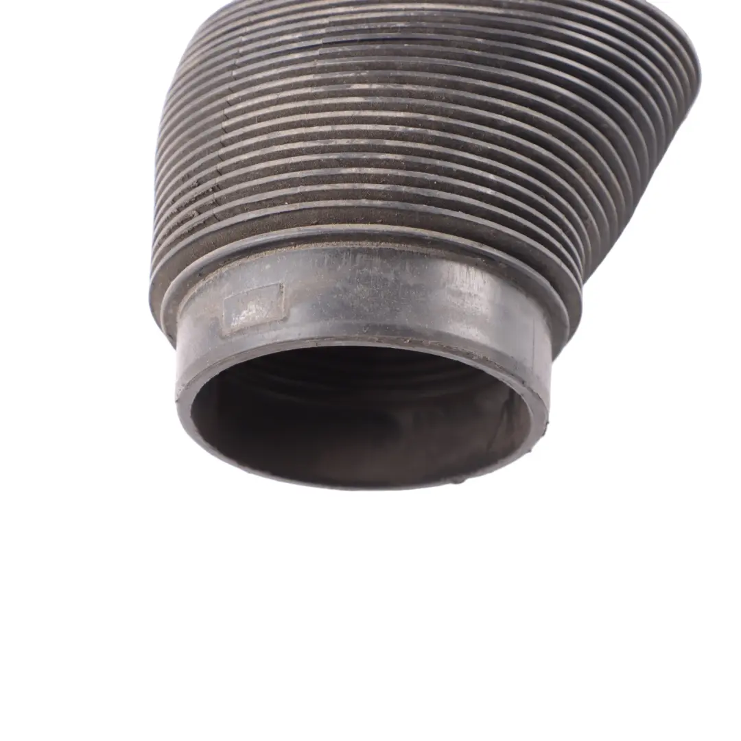 Rura Dolotowa Powietrza Diesel do Volkswagen Transporter T5 o numerze 7H0129647 Volkswagen Transporter T5 Rura Dolotowa Powietrza Diesel - SKU 7H0129647 - Numer Części 7H0129647