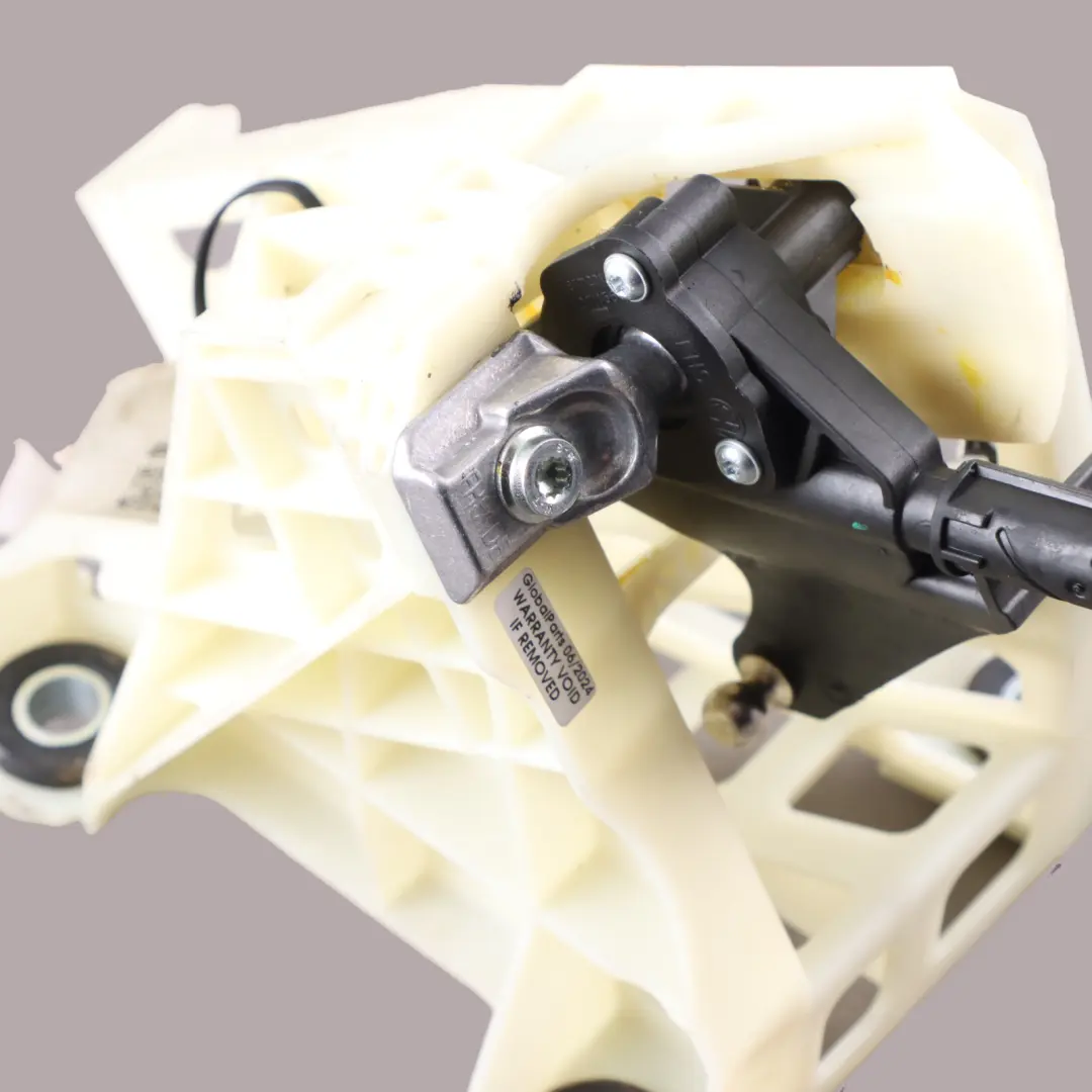 Gearbox Gear Selector Shift Linkage to Volkswagen Transporter T5 Manual with Part number 7H0711025H Volkswagen Transporter T5 Manual Gearbox Gear Selector Shift Linkage - SKU 7H0711025H - Part number 7H0711025H