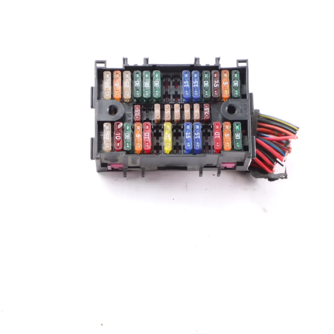 Fuse And Relay Box 7H0937617 to Volkswagen Transporter T5 T30 with Part number 7H0937617-1 Volkswagen Transporter T5 T30 Fuse And Relay Box 7H0937617 - SKU 7H0937617-1 - Part number 7H0937617-1