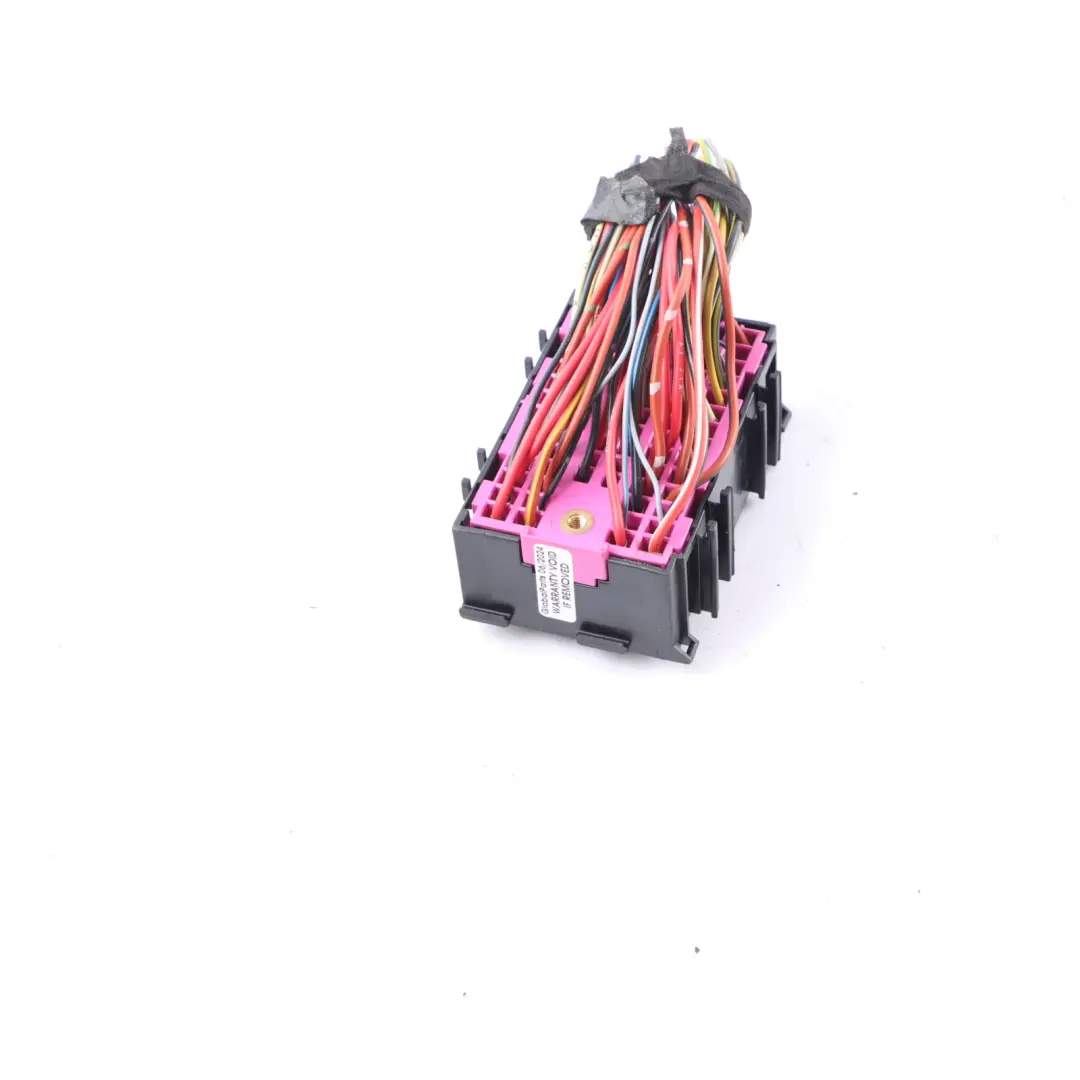 Fuse And Relay Box 7H0937617 to Volkswagen Transporter T5 T30 with Part number 7H0937617-1 Volkswagen Transporter T5 T30 Fuse And Relay Box 7H0937617 - SKU 7H0937617-1 - Part number 7H0937617-1