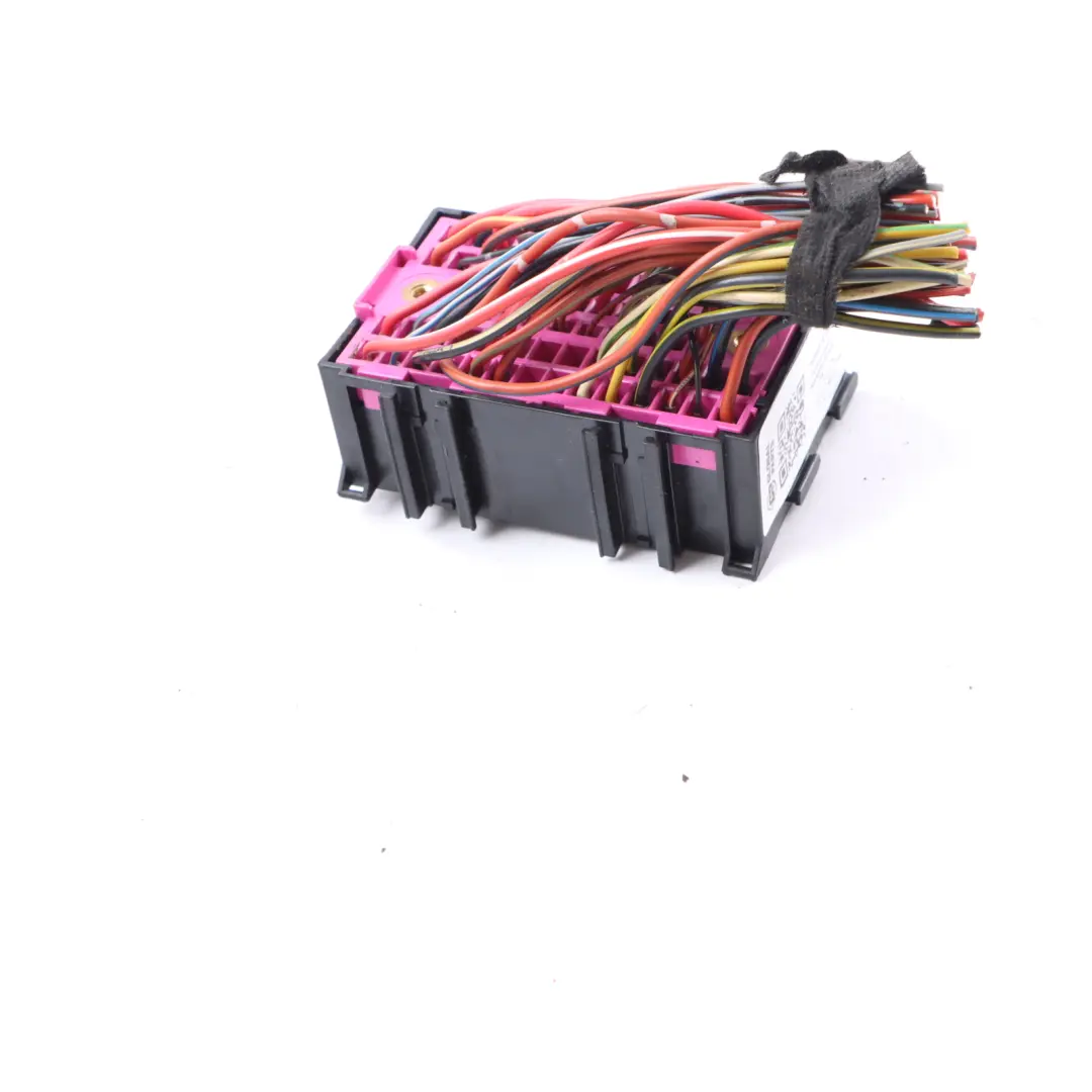 Fuse And Relay Box 7H0937617 to Volkswagen Transporter T5 T30 with Part number 7H0937617-1 Volkswagen Transporter T5 T30 Fuse And Relay Box 7H0937617 - SKU 7H0937617-1 - Part number 7H0937617-1