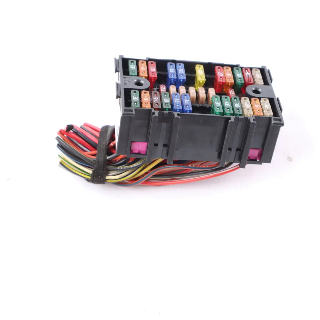 Fuse And Relay Box 7H0937617 to Volkswagen Transporter T5 T30 with Part number 7H0937617-1 Volkswagen Transporter T5 T30 Fuse And Relay Box 7H0937617 - SKU 7H0937617-1 - Part number 7H0937617-1