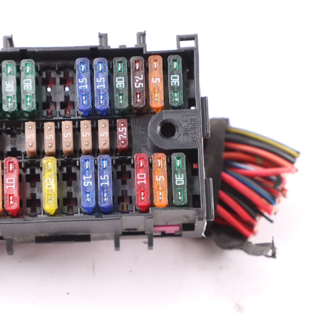 Fuse And Relay Box 7H0937617 to Volkswagen Transporter T5 T30 with Part number 7H0937617-1 Volkswagen Transporter T5 T30 Fuse And Relay Box 7H0937617 - SKU 7H0937617-1 - Part number 7H0937617-1