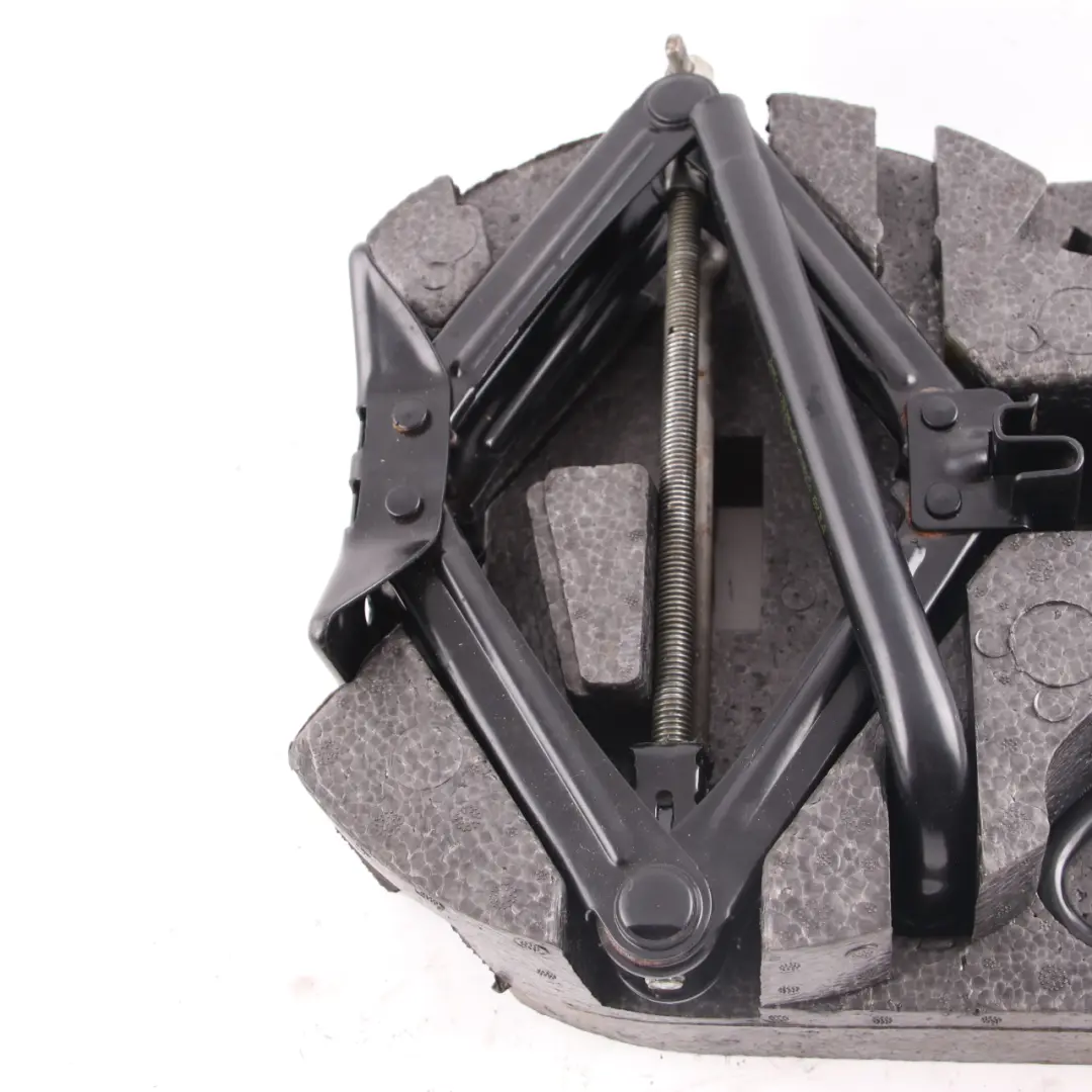 Mk4 Tyre Spare Wheel Emergency Tool Kit Set to Ford Mondeo with Part number 7S71-17009-BC Ford Mondeo Mk4 Tyre Spare Wheel Emergency Tool Kit Set - SKU 7S71-17009-BC - Part number 7S71-17009-BC