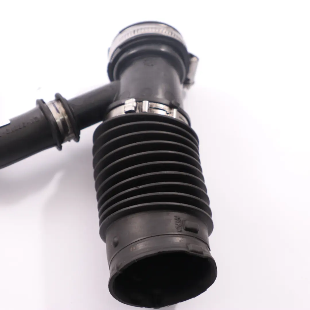 Wąż Przewód Rura Filtra do Ford Fiesta MK7 1.6 TDCI o numerze 7V2Q6A886AB Ford Fiesta MK7 1.6 TDCI Wąż Przewód Rura Filtra - SKU 7V2Q6A886AB - Numer Części 7V2Q6A886AB