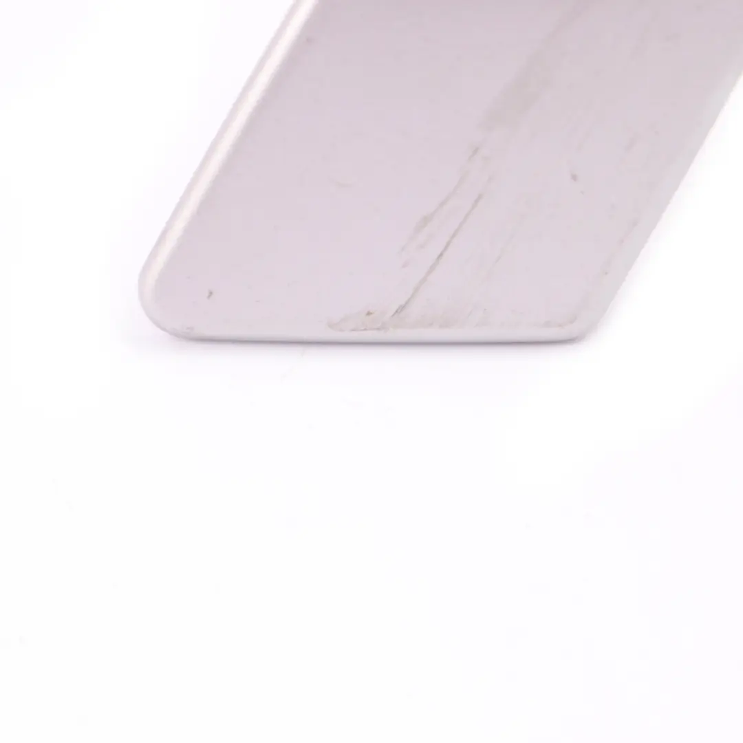 Cubierta Boquilla Flap Derecha Titansilber Plata Metálico - 354 para BMW E90 con número de pieza 8031308 BMW E90 Cubierta Boquilla Flap Derecha Titansilber Plata Metálico - 354 - SKU 8031308-TS - Número de pieza 8031308
