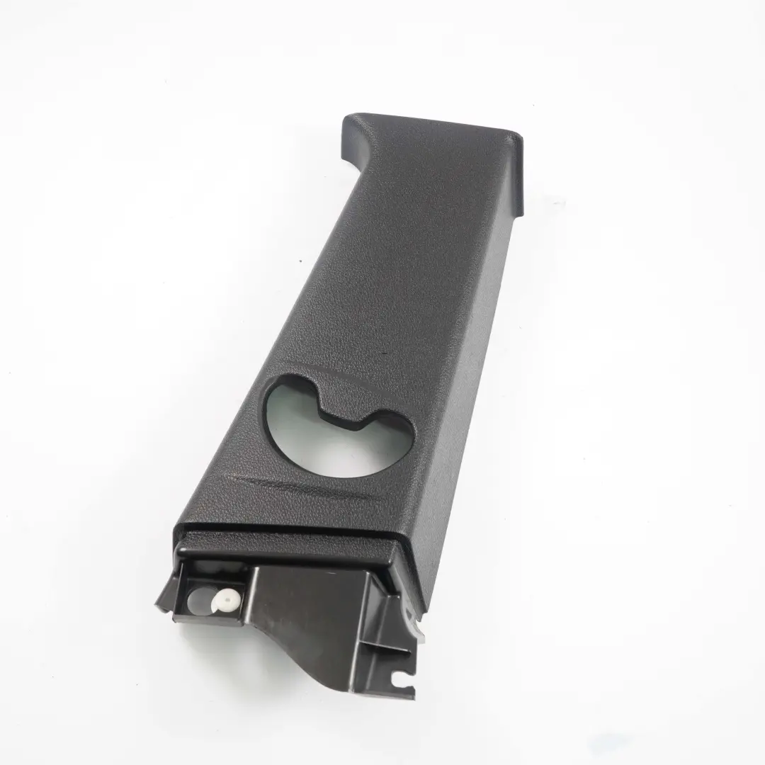 Apertura B-S?ule Destro Nero per BMW E81 con numero di parte 8036140 BMW E81 Apertura B-S?ule Destro Nero - SKU 8036140 - Numero di parte 8036140