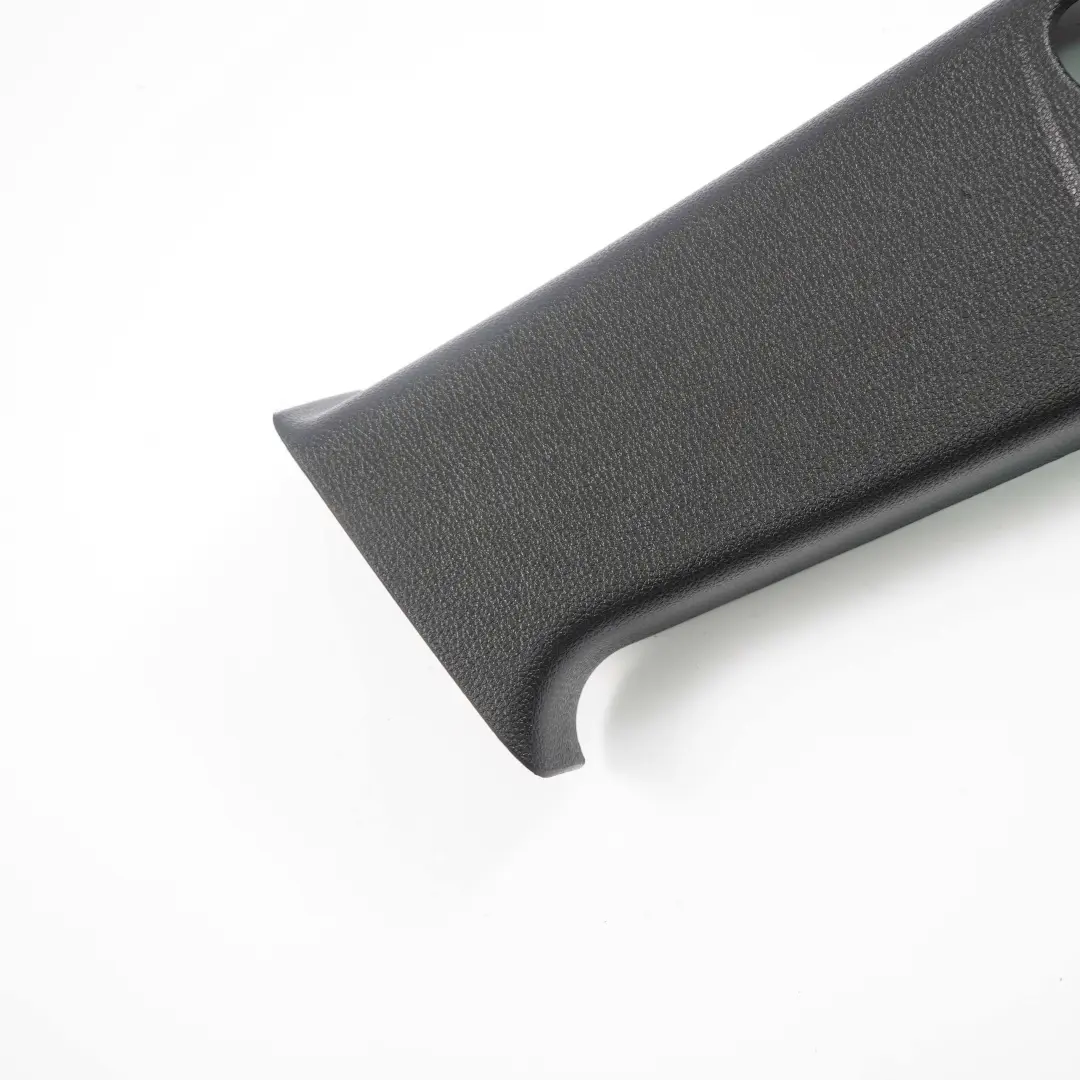 Tapa Columna Pilar B Derecha Schwarz para BMW E81 con número de pieza 8036140 BMW E81 Tapa Columna Pilar B Derecha Schwarz - SKU 8036140 - Número de pieza 8036140