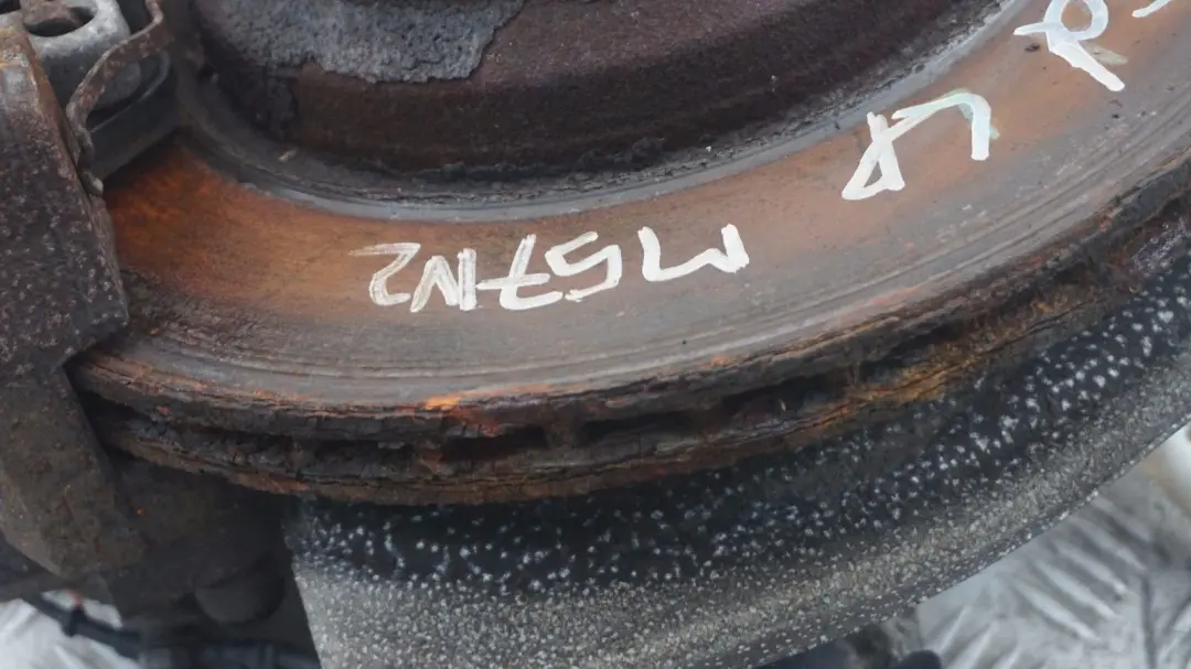 M57N2 M Sport Delantero Izquierdo Muelle Puntal Pinza de Freno para BMW E90 325d con número de pieza 8036553 BMW E90 325d M57N2 M Sport Delantero Izquierdo Muelle Puntal Pinza de Freno - SKU 8036553-2 - Número de pieza 8036553