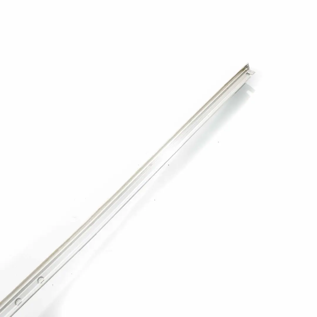 Listwa Szyby Drzwi Górna Prawy Tył Alu do BMW X5 E70 o numerze 8036780 BMW X5 E70 Listwa Szyby Drzwi Górna Prawy Tył Alu - SKU 8036780 - Numer Części 8036780