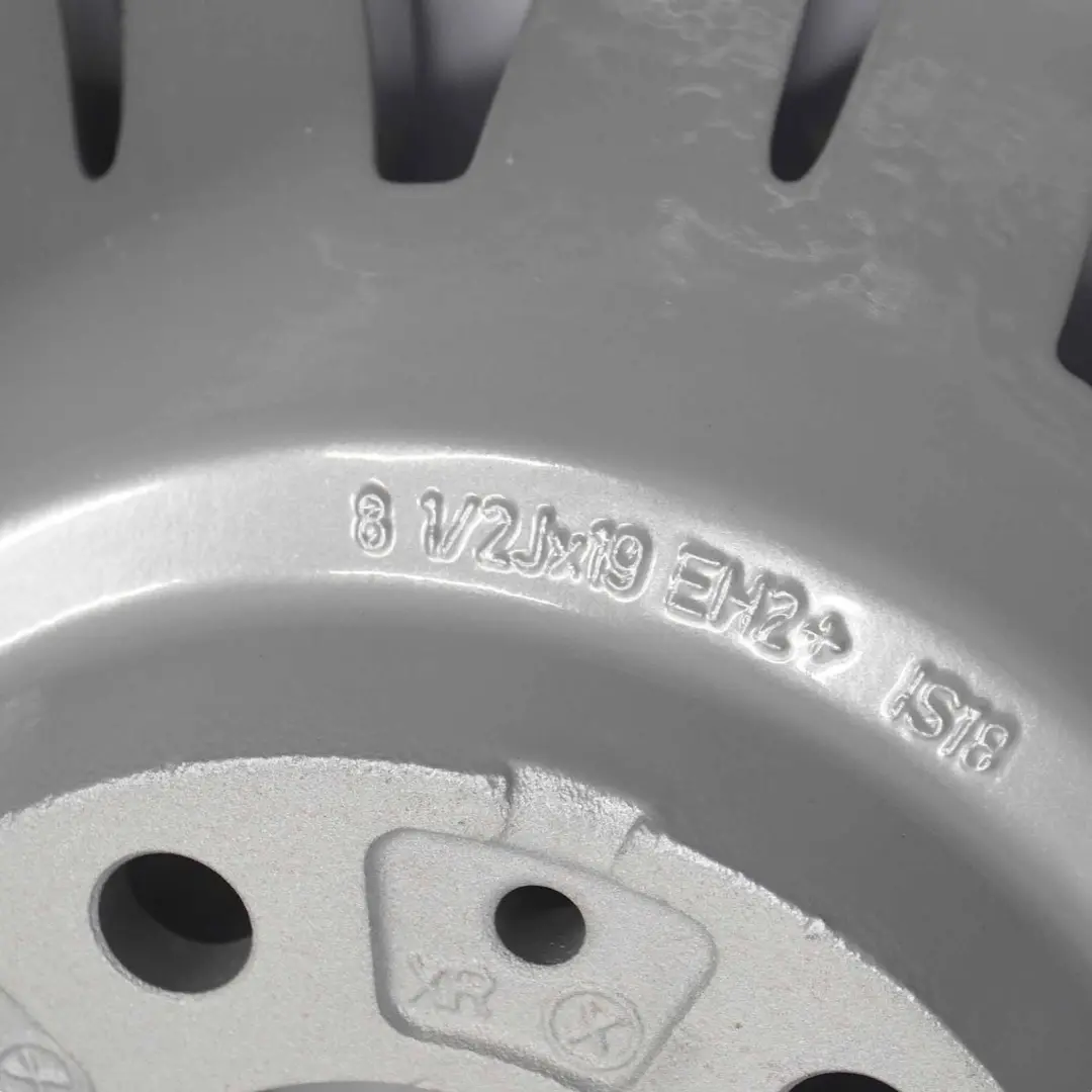 Cerchio Anteriore In Lega 19" 8,5J ET:18 M Doppie Razze 172 per BMW E60 E61 con numero di parte 8036948 BMW E60 E61 Cerchio Anteriore In Lega 19" 8,5J ET:18 M Doppie Razze 172 - SKU 8036948 - Numero di parte 8036948