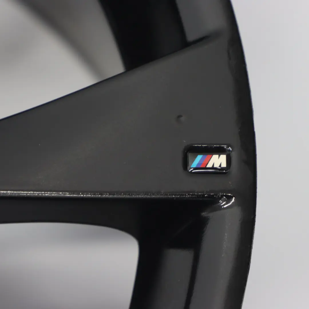 Cerchio posteriore nero in lega 20" M V-spoke 227 ET:35 11J per BMW X5 E70 con numero di parte 8037350 BMW X5 E70 Cerchio posteriore nero in lega 20" M V-spoke 227 ET:35 11J - SKU 8037350-3 - Numero di parte 8037350