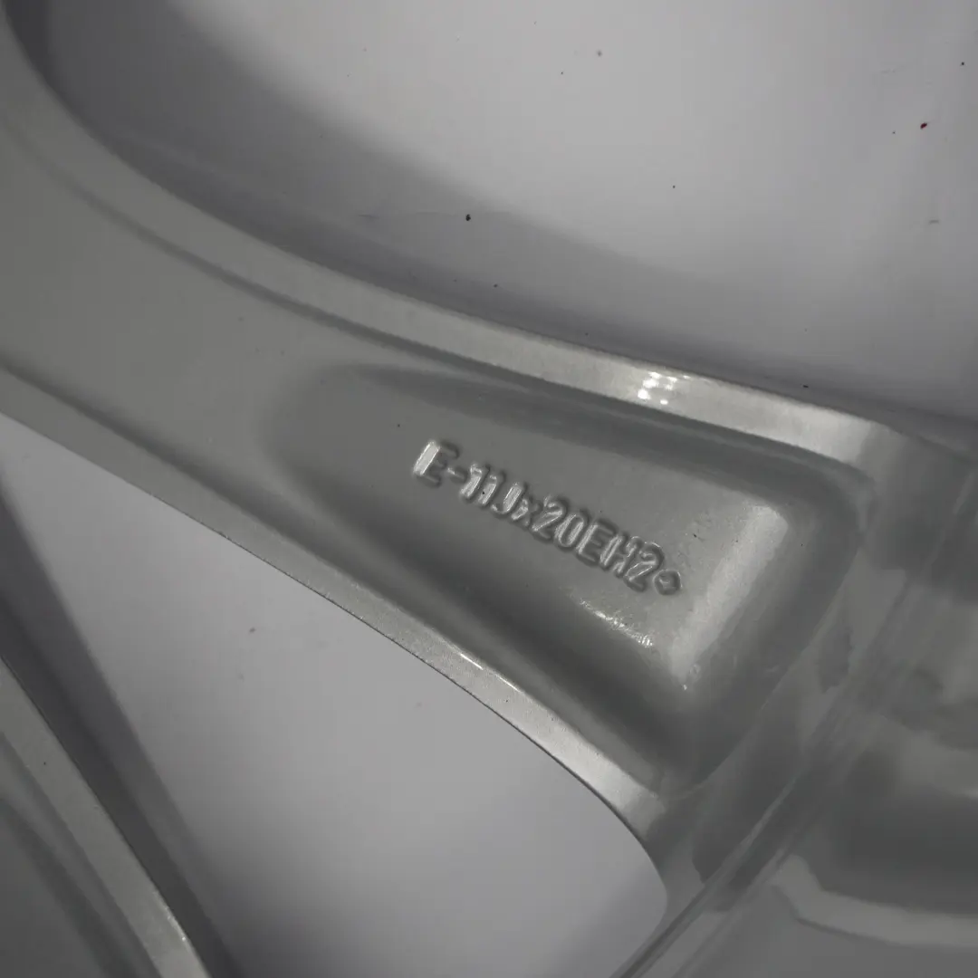 Plata llanta trasera de aleación 20 "M V-radios 227 ET:35 11J para BMW X5 E70 con número de pieza 8037350 BMW X5 E70 Plata llanta trasera de aleación 20 "M V-radios 227 ET:35 11J - SKU 8037350 - Número de pieza 8037350