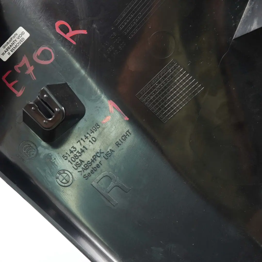 Osłona Słupka D Prawy Tył Czarna do BMW X5 E70 o numerze 8037390 BMW X5 E70 Osłona Słupka D Prawy Tył Czarna - SKU 8037390-1 - Numer Części 8037390