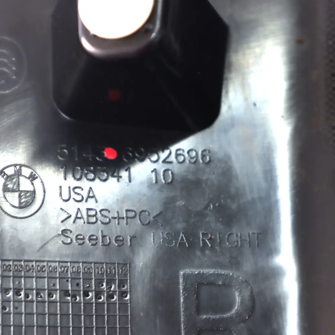 Osłona Słupka D Prawy Tył Czarna 6952696 do BMW X5 E70 o numerze 8037392 BMW X5 E70 Osłona Słupka D Prawy Tył Czarna 6952696 - SKU 8037392 - Numer Części 8037392