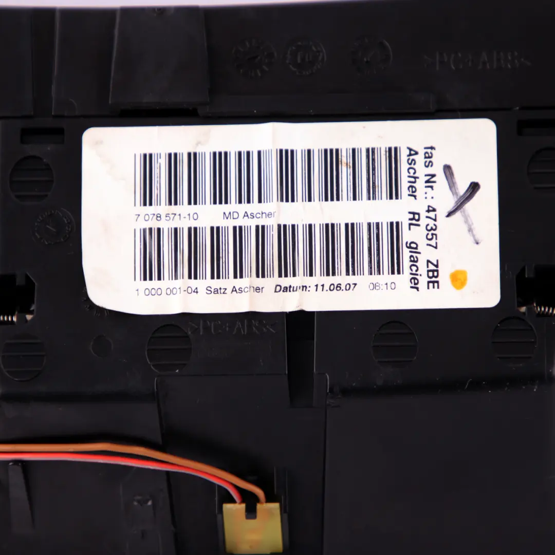 Ascher Aschenbecher Vorne Glacier Silber für BMW 1 er E81 E82 E87 LCI mit Teilenummer 8037469 BMW 1 er E81 E82 E87 LCI Ascher Aschenbecher Vorne Glacier Silber - SKU 8037469 - Teilenummer 8037469