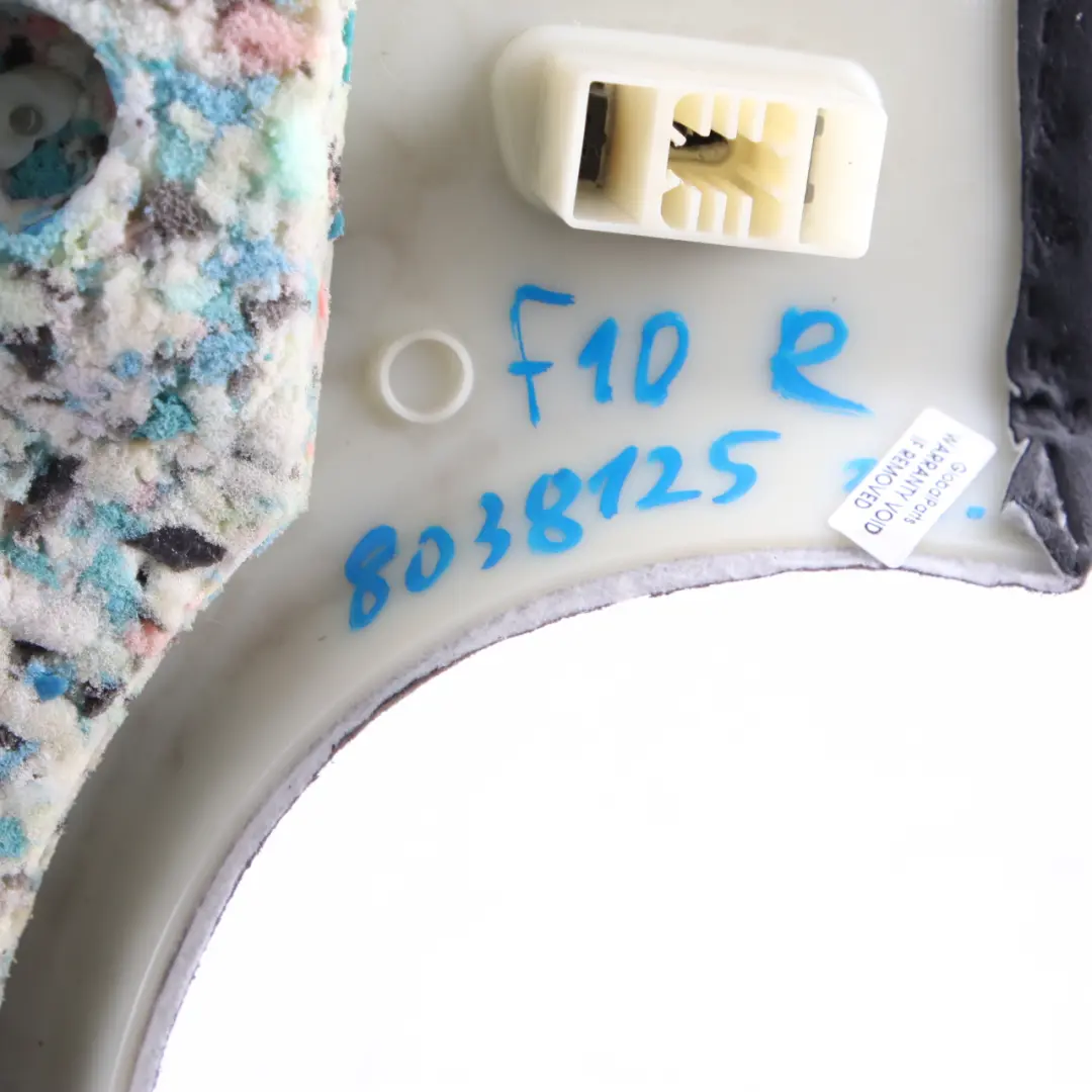 Rivestimento Montante C Pannello Colonna Sinistro Lato Alcantara 9116358 per BMW F10 con numero di parte 8038125 BMW F10 Rivestimento Montante C Pannello Colonna Sinistro Lato Alcantara 9116358 - SKU 8038125 - Numero di parte 8038125