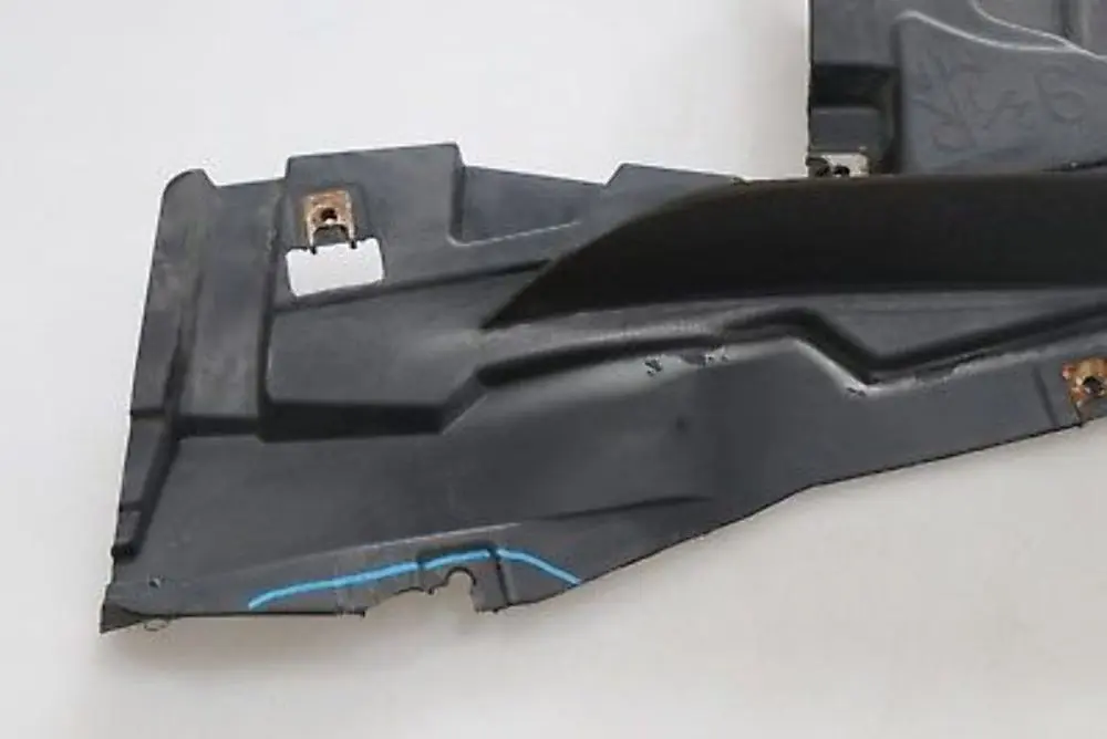 antisalpicaduras Inferior Delantera Derecha 8044546 para BMW E92 E93 M Sport Escudo con número de pieza 8044550 BMW E92 E93 M Sport Escudo antisalpicaduras Inferior Delantera Derecha 8044546 - SKU 8044550 - Número de pieza 8044550