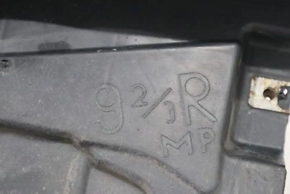 BMW serii 3 E92 E93 M Sport Osłona Wnęki Koła Prawa 8044546 - SKU 8044550 - Numer Części 8044550