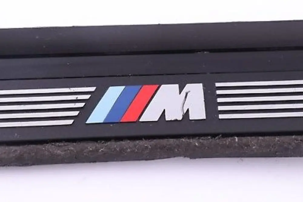 Strip Recubrimiento Pieza Delantera Derecha para BMW E81 E82 M Sport con número de pieza 8045292 BMW E81 E82 M Sport Strip Recubrimiento Pieza Delantera Derecha - SKU 8045292 - Número de pieza 8045292