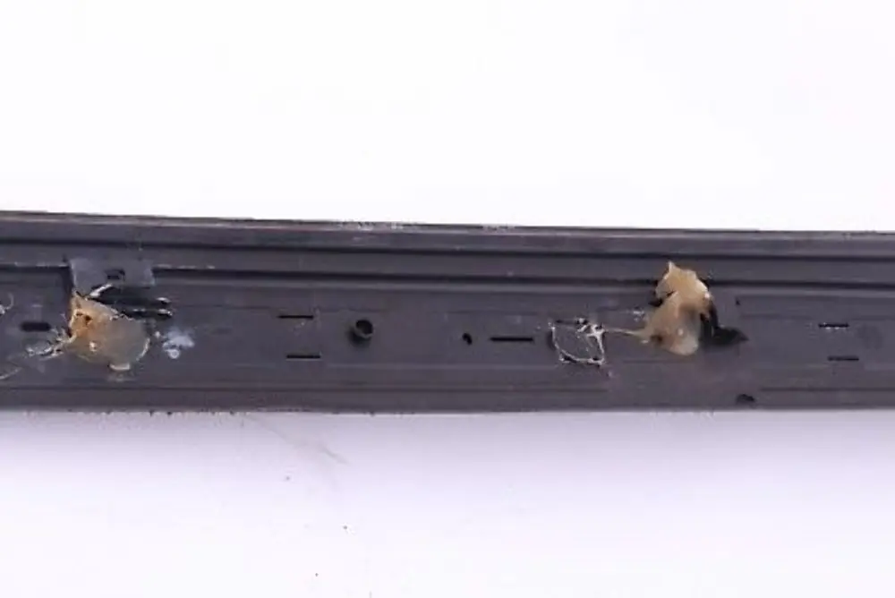 Strip Recubrimiento Pieza Delantera Derecha para BMW E81 E82 M Sport con número de pieza 8045292 BMW E81 E82 M Sport Strip Recubrimiento Pieza Delantera Derecha - SKU 8045292 - Número de pieza 8045292