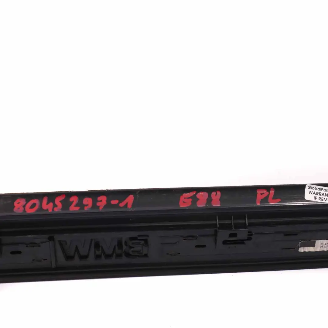 Strip Recubrimiento Pieza Delantera Izquierda Entrada para BMW E88 M Sport con número de pieza 8045297 BMW E88 M Sport Strip Recubrimiento Pieza Delantera Izquierda Entrada - SKU 8045297-1 - Número de pieza 8045297