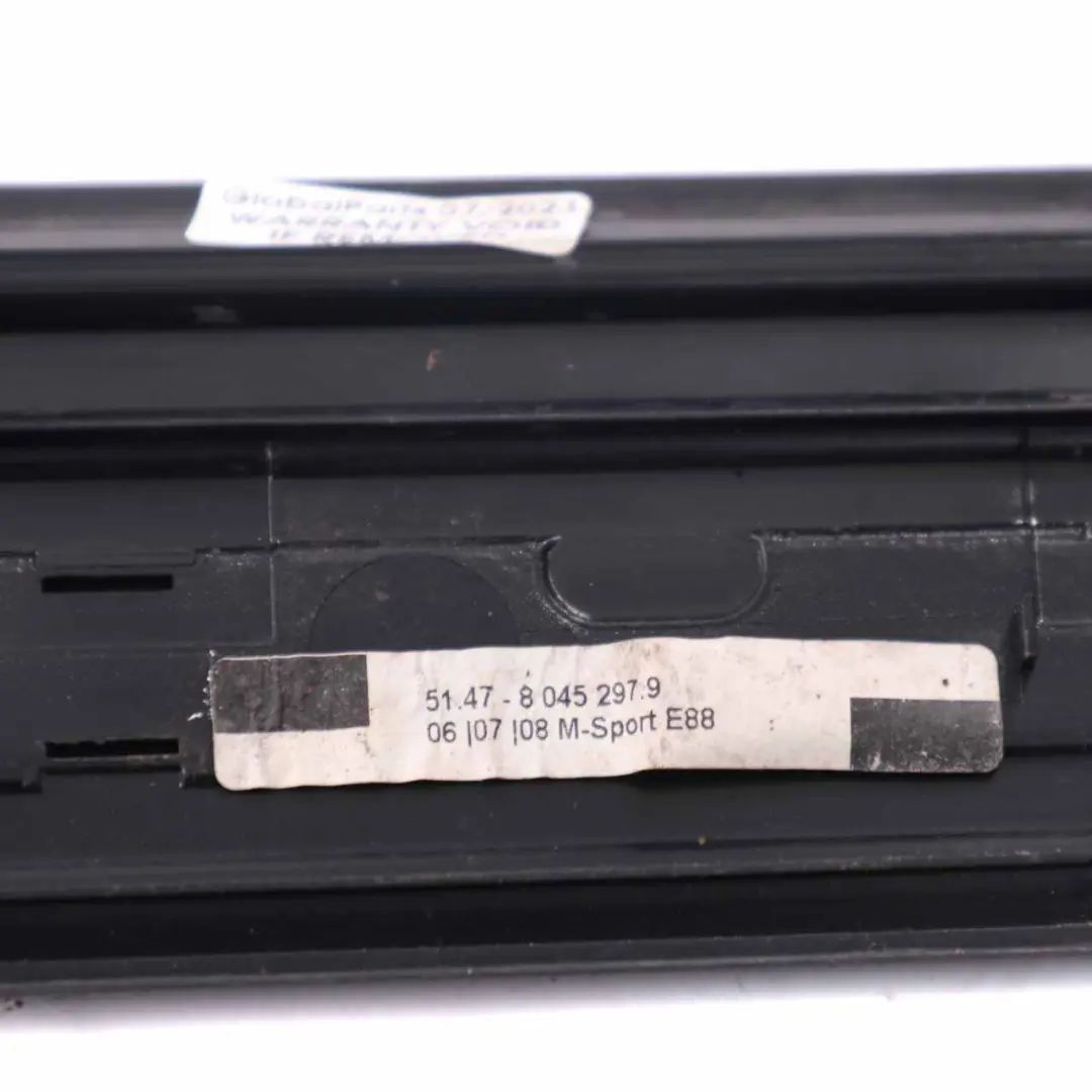 Sportpaket Blende Einstieg Vorne Links für BMW E88 M mit Teilenummer 8045297 BMW E88 M Sportpaket Blende Einstieg Vorne Links - SKU 8045297-1 - Teilenummer 8045297