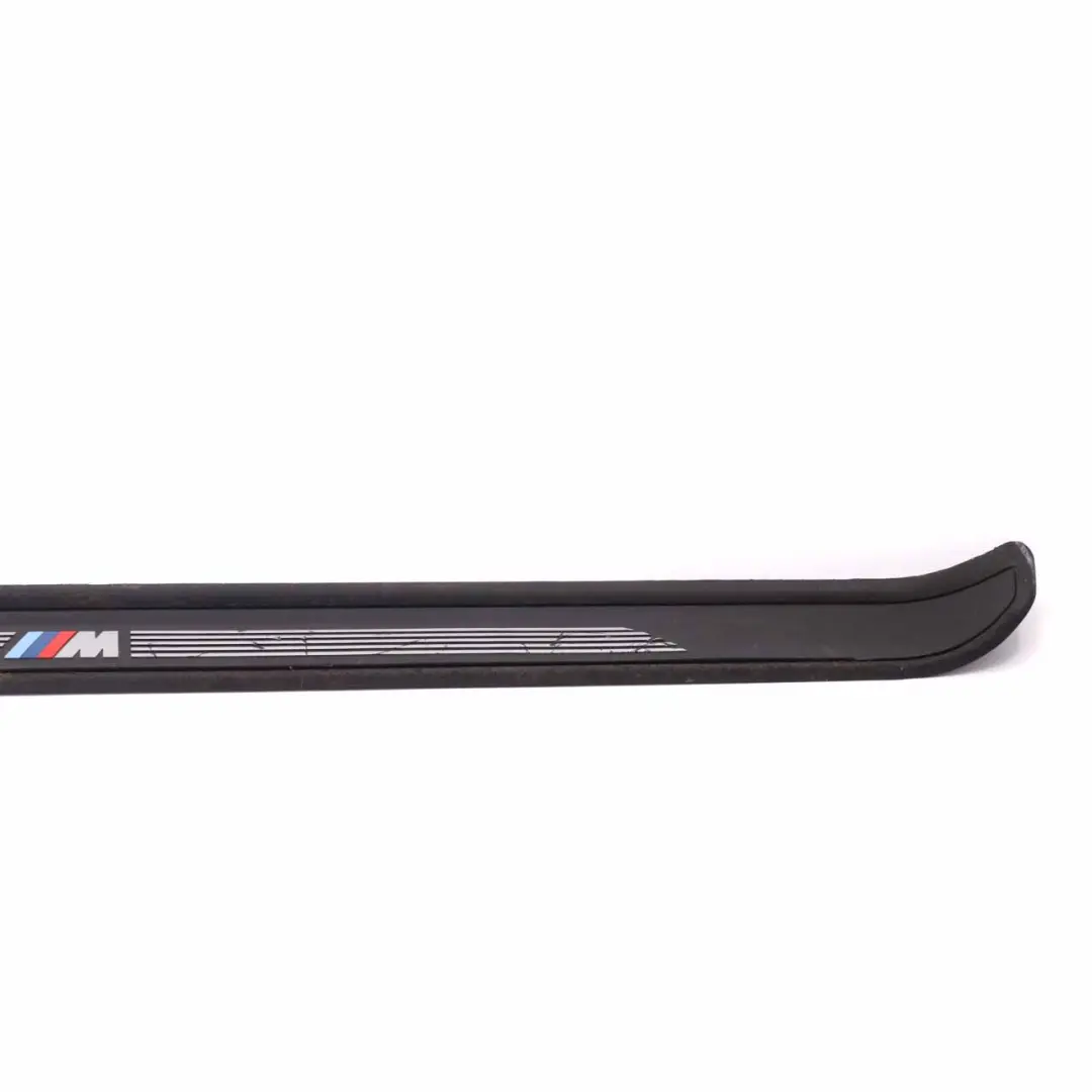 Strip Recubrimiento Pieza Delantera Izquierda Entrada para BMW E88 M Sport con número de pieza 8045297 BMW E88 M Sport Strip Recubrimiento Pieza Delantera Izquierda Entrada - SKU 8045297-1 - Número de pieza 8045297