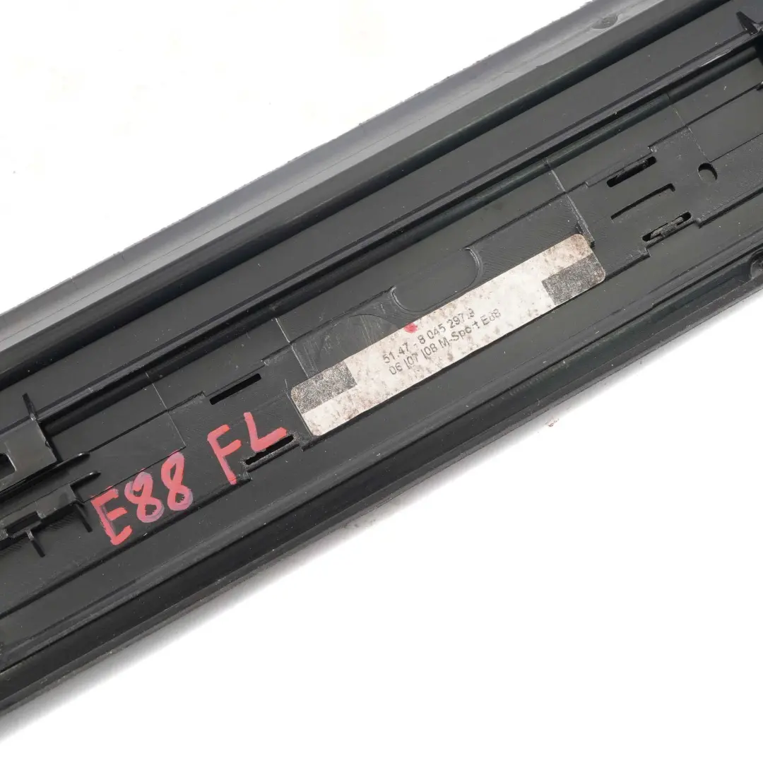 Garniture De Seuil De Porte Avant Gauche pour BMW E88 M Sport à propos du numéro de pièce 8045297 BMW E88 M Sport Garniture De Seuil De Porte Avant Gauche - SKU 8045297 - Numéro de pièce 8045297