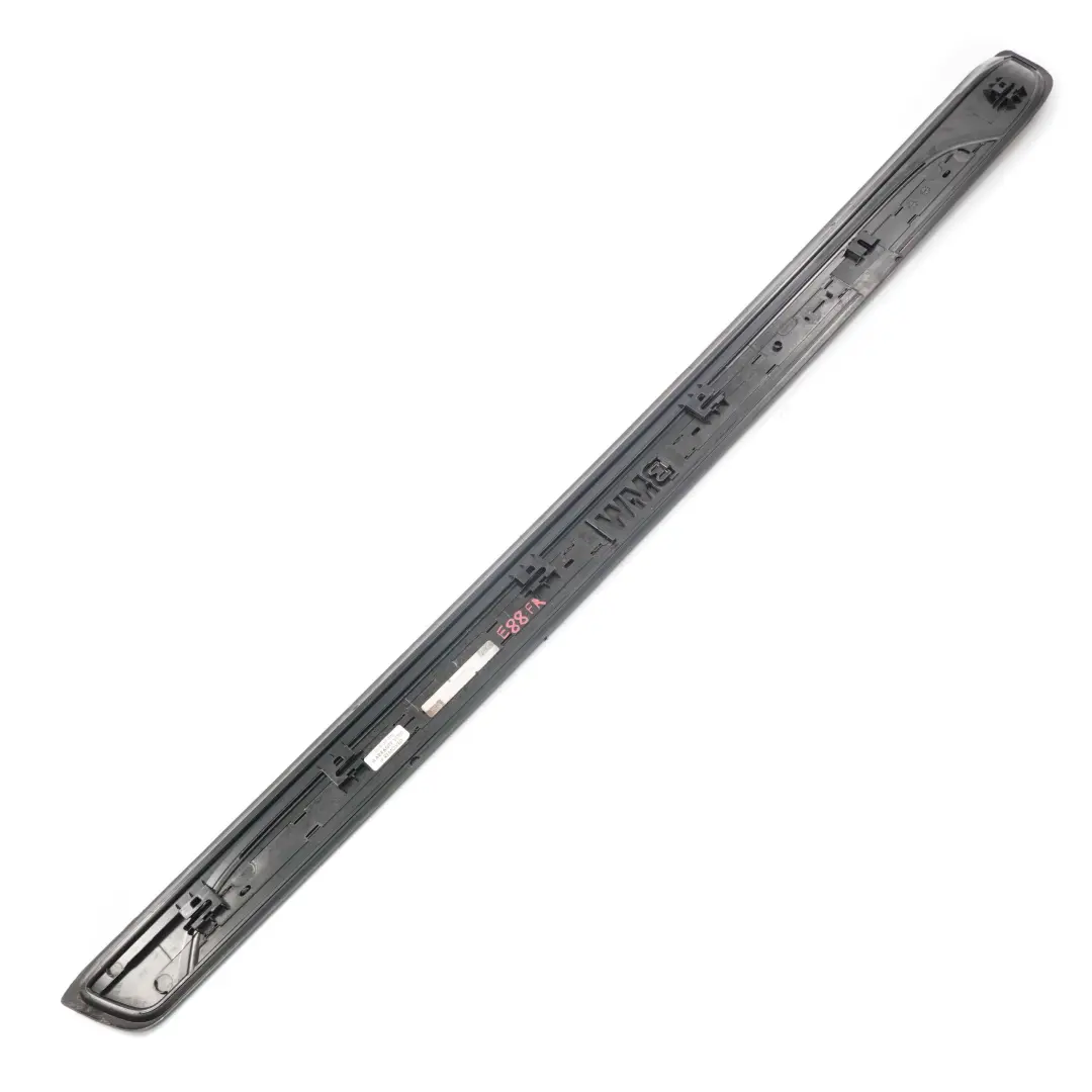 BMW E88 M Sport Strip Recubrimiento Pieza Delantera Derecha Entrada - SKU 8045298 - Número de pieza 8045298