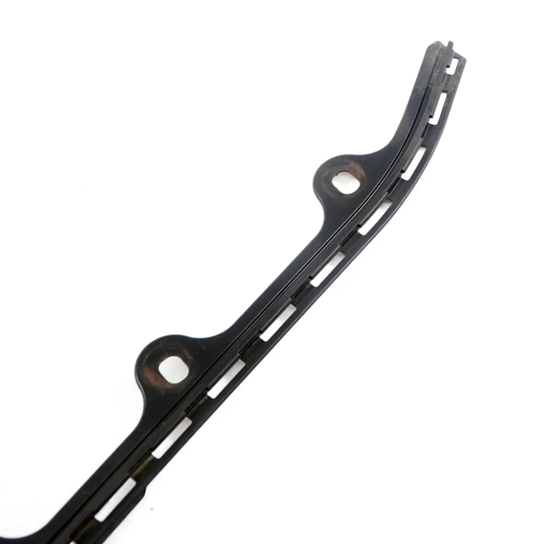 Wspornik pasek uszczelniający maski lewy do BMW E81 o numerze 8045443 BMW E81 Wspornik pasek uszczelniający maski lewy - SKU 8045443 - Numer Części 8045443