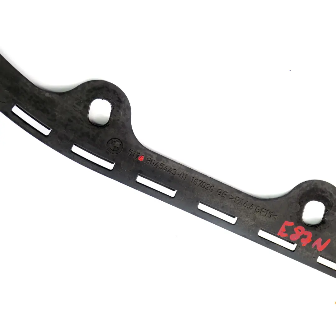 Wspornik pasek uszczelniający maski lewy do BMW E81 o numerze 8045443 BMW E81 Wspornik pasek uszczelniający maski lewy - SKU 8045443 - Numer Części 8045443