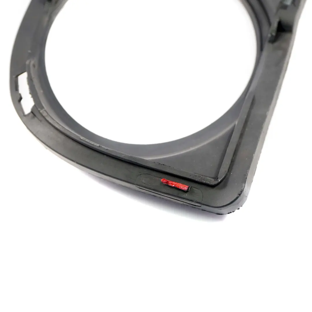 Ventilacion Parachoques Delantero Lateral Exterior Izquierdo para BMW E88 M Sport con número de pieza 8045449 BMW E88 M Sport Ventilacion Parachoques Delantero Lateral Exterior Izquierdo - SKU 8045449-1 - Número de pieza 8045449