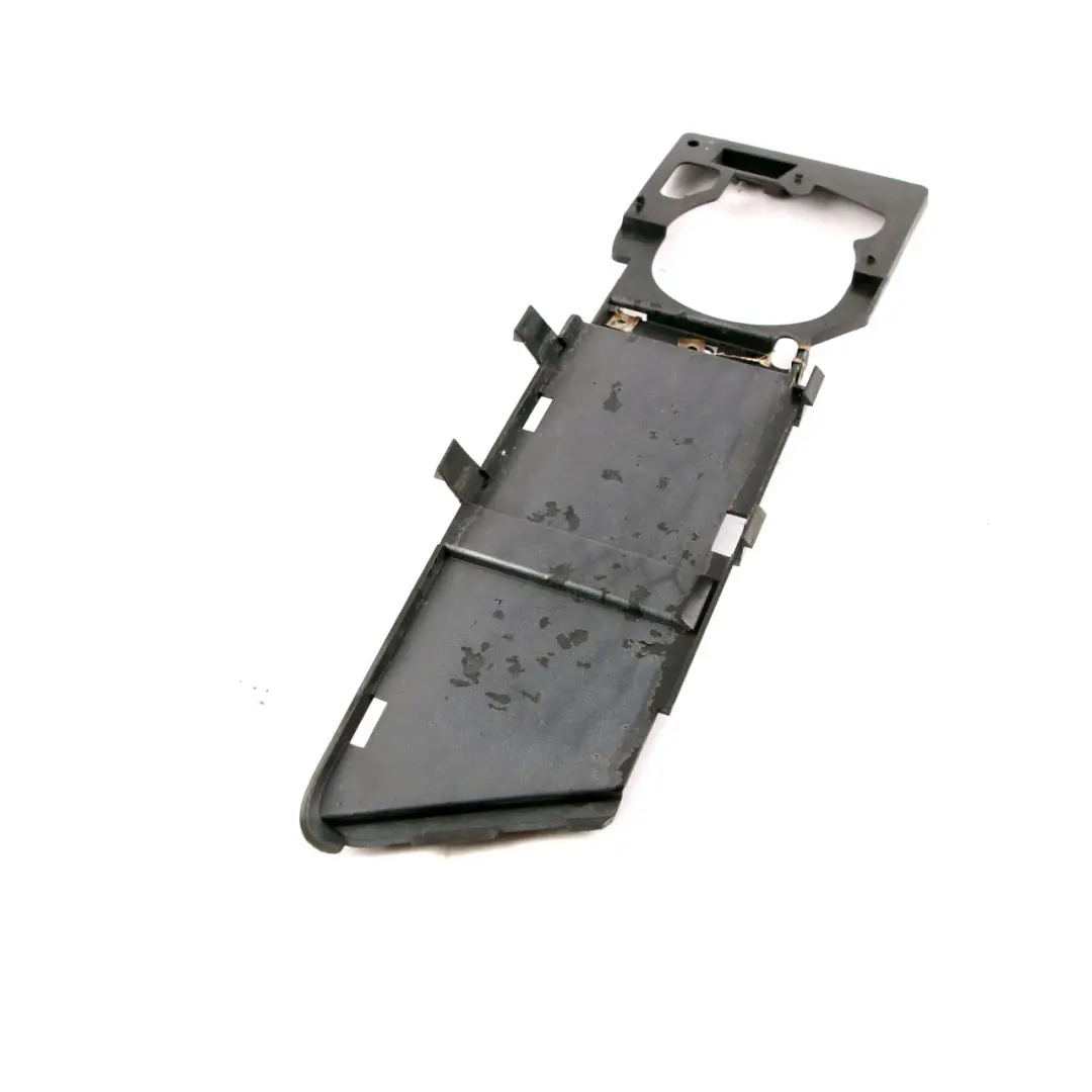 Soporte Faro Antiniebla Delantero Derecho para BMW E90 E91 M Sport con número de pieza 8045968 BMW E90 E91 M Sport Soporte Faro Antiniebla Delantero Derecho - SKU 8045968 - Número de pieza 8045968