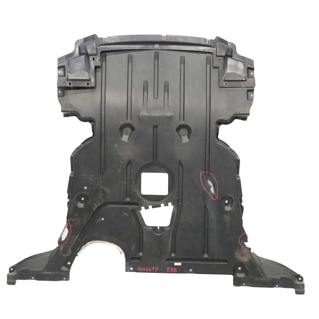 ecran protection moteur diesel sous capot moteur pour BMW E88 Cabrio M Sport à propos du numéro de pièce 8046617 BMW E88 Cabrio M Sport ecran protection moteur diesel sous capot moteur - SKU 8046617 - Numéro de pièce 8046617