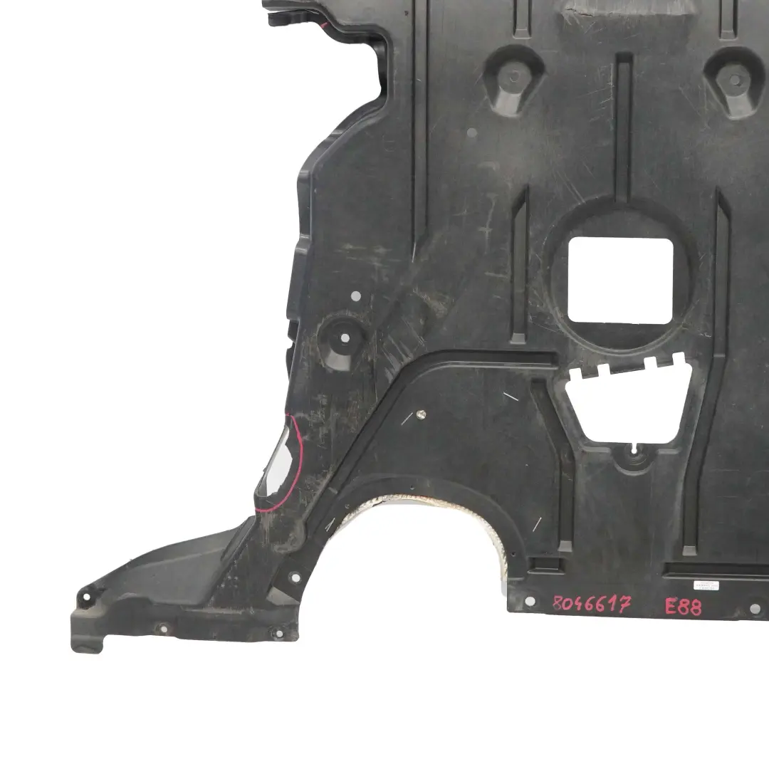 Protezione Sottocofano Schermo Pancia per BMW E88 Cabrio M Sport Scudo con numero di parte 8046617 BMW E88 Cabrio M Sport Scudo Protezione Sottocofano Schermo Pancia - SKU 8046617 - Numero di parte 8046617