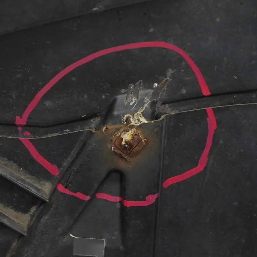 Protection du Dessous Capot Moteur pour BMW E90 E91 LCI M Sport Diesel à propos du numéro de pièce 8047423 BMW E90 E91 LCI M Sport Diesel Protection du Dessous Capot Moteur - SKU 8047423 - Numéro de pièce 8047423