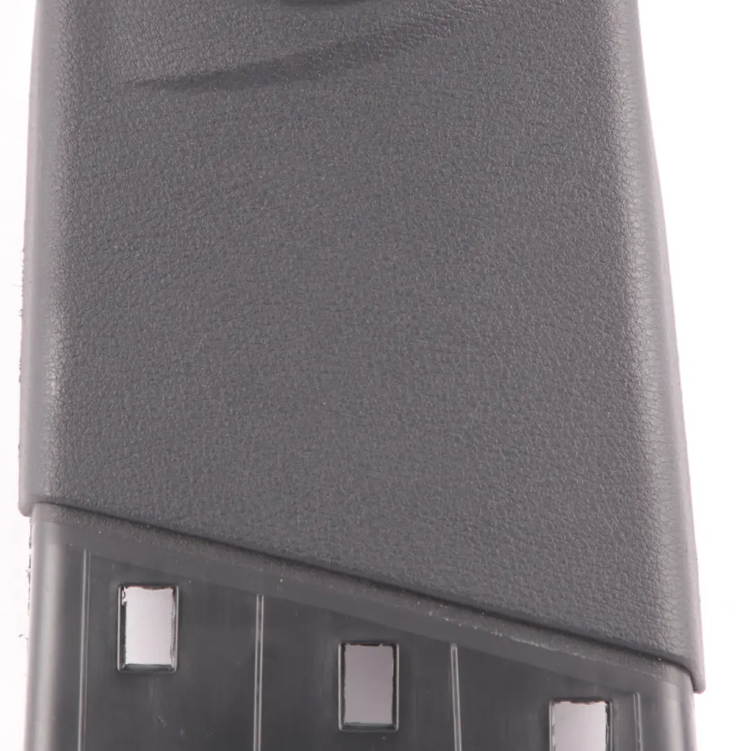 Tapa Columna B Panel Embellecedor Superior Izquierdo Negro 2990775 para BMW X1 E84 con número de pieza 8047715 BMW X1 E84 Tapa Columna B Panel Embellecedor Superior Izquierdo Negro 2990775 - SKU 8047715 - Número de pieza 8047715