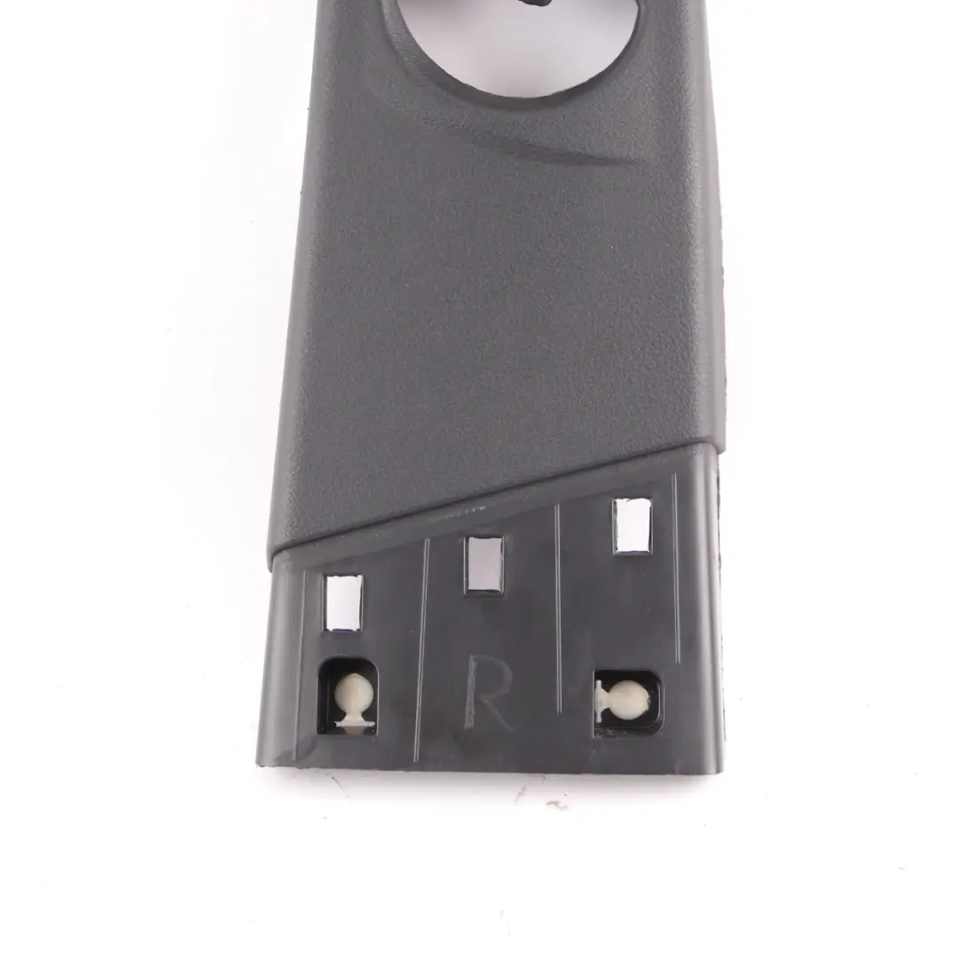 Tapa Columna B Panel Superior Derecho Negro 2990776 para BMW X1 E84 con número de pieza 8047716 BMW X1 E84 Tapa Columna B Panel Superior Derecho Negro 2990776 - SKU 8047716 - Número de pieza 8047716