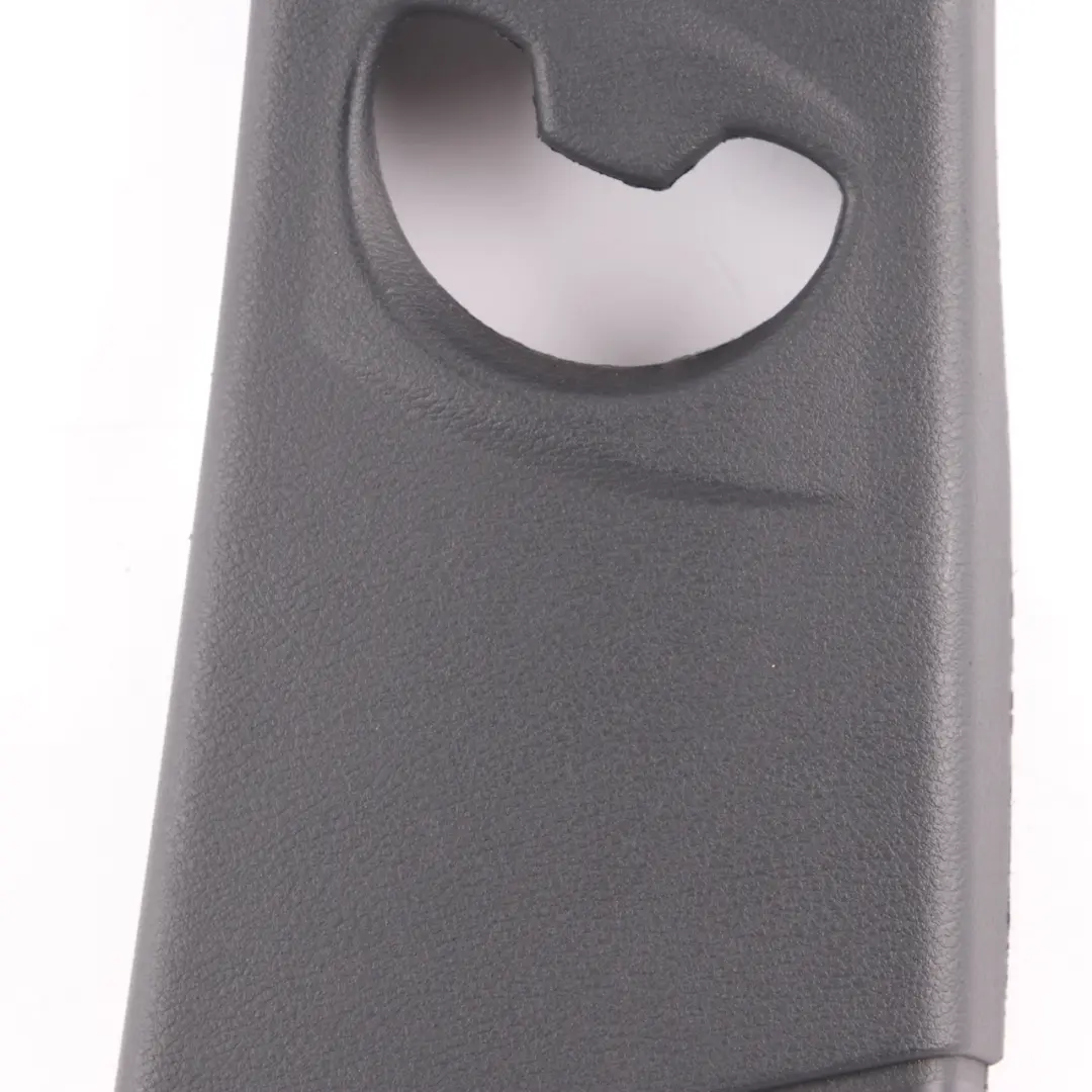 Tapa Columna B Panel Superior Derecho Negro 2990776 para BMW X1 E84 con número de pieza 8047716 BMW X1 E84 Tapa Columna B Panel Superior Derecho Negro 2990776 - SKU 8047716 - Número de pieza 8047716