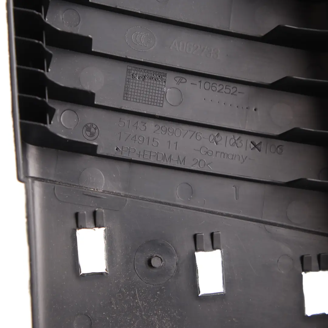 Tapa Columna B Panel Superior Derecho Negro 2990776 para BMW X1 E84 con número de pieza 8047716 BMW X1 E84 Tapa Columna B Panel Superior Derecho Negro 2990776 - SKU 8047716 - Número de pieza 8047716