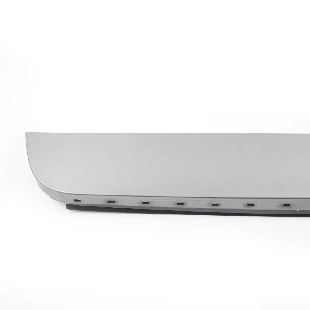 Tira de puerta M Sport Trim Trasera Derecha Gris Espacial A52 para BMW X3 F25 con número de pieza 8052084 BMW X3 F25 Tira de puerta M Sport Trim Trasera Derecha Gris Espacial A52 - SKU 8052084-SCG - Número de pieza 8052084