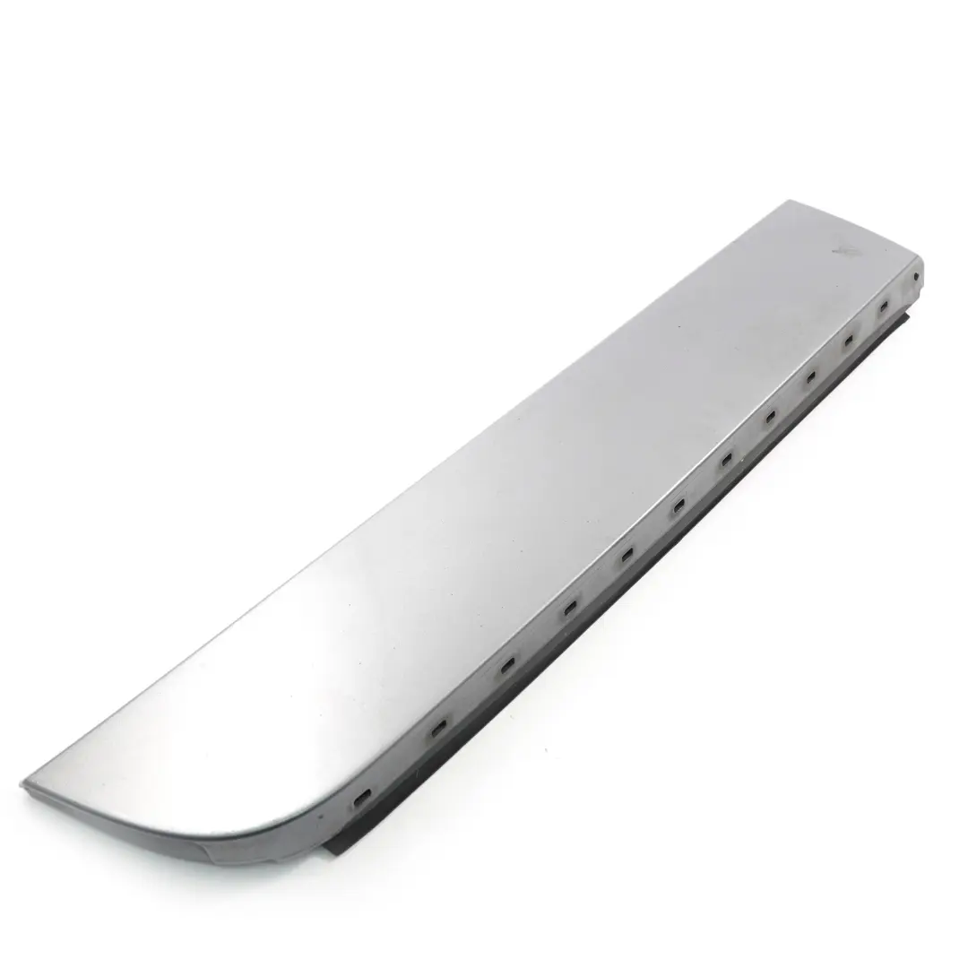 Striscia Porta M Sport Posteriore Destro Grigio Spazio A52 per BMW X3 F25 con numero di parte 8052084 BMW X3 F25 Striscia Porta M Sport Posteriore Destro Grigio Spazio A52 - SKU 8052084-SCG - Numero di parte 8052084