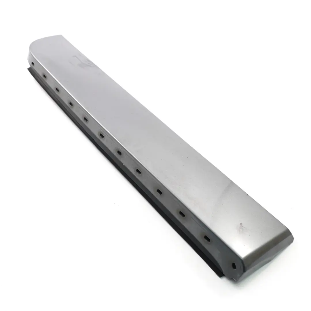 Tira de puerta M Sport Trim Trasera Derecha Gris Espacial A52 para BMW X3 F25 con número de pieza 8052084 BMW X3 F25 Tira de puerta M Sport Trim Trasera Derecha Gris Espacial A52 - SKU 8052084-SCG - Número de pieza 8052084