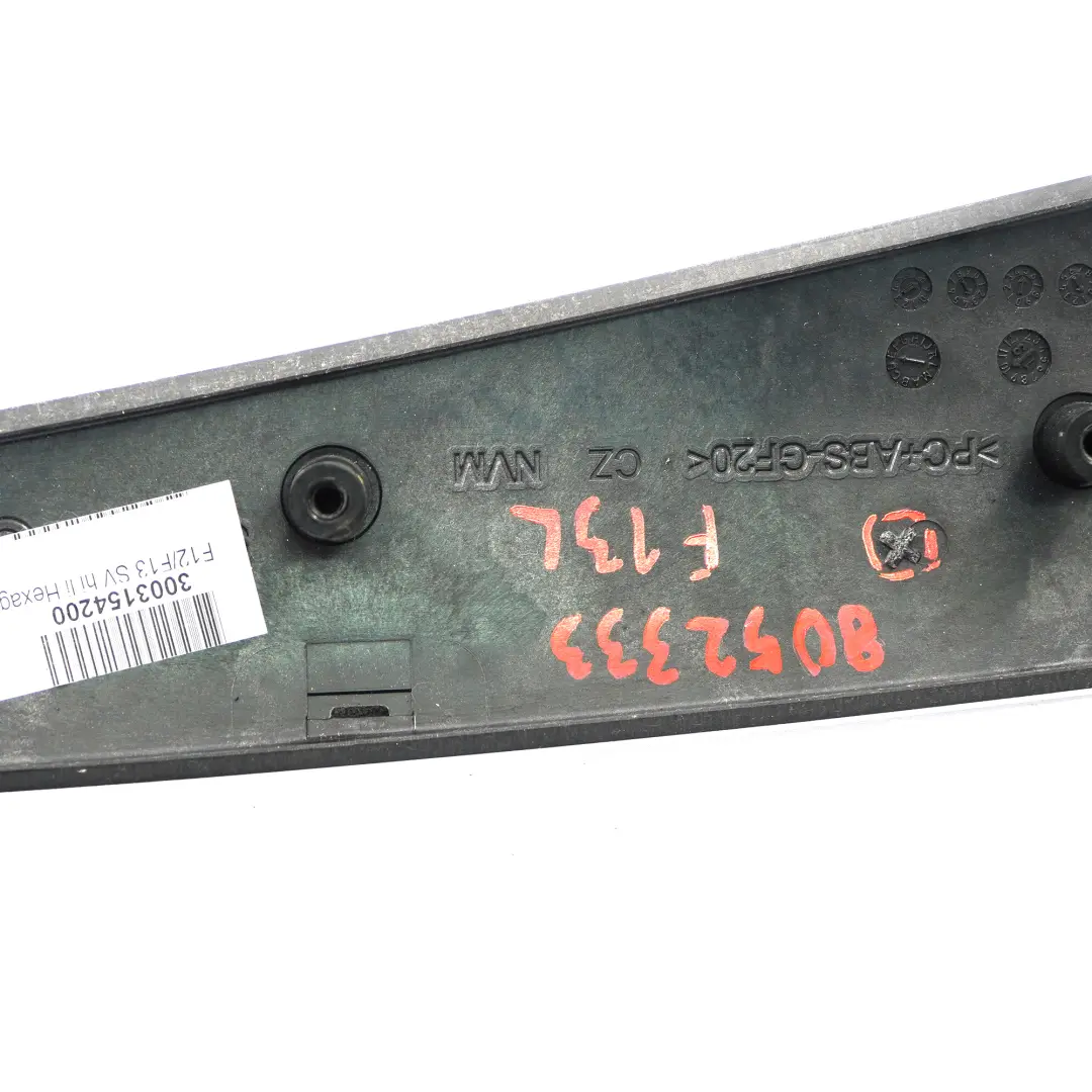 Trim BMW F13 Listwa Ozdobna Rączki Tylnych Drzwi Lewa Aluminium Hexagon do o numerze 8052333 Trim BMW F13 Listwa Ozdobna Rączki Tylnych Drzwi Lewa Aluminium Hexagon - SKU 8052333 - Numer Części 8052333