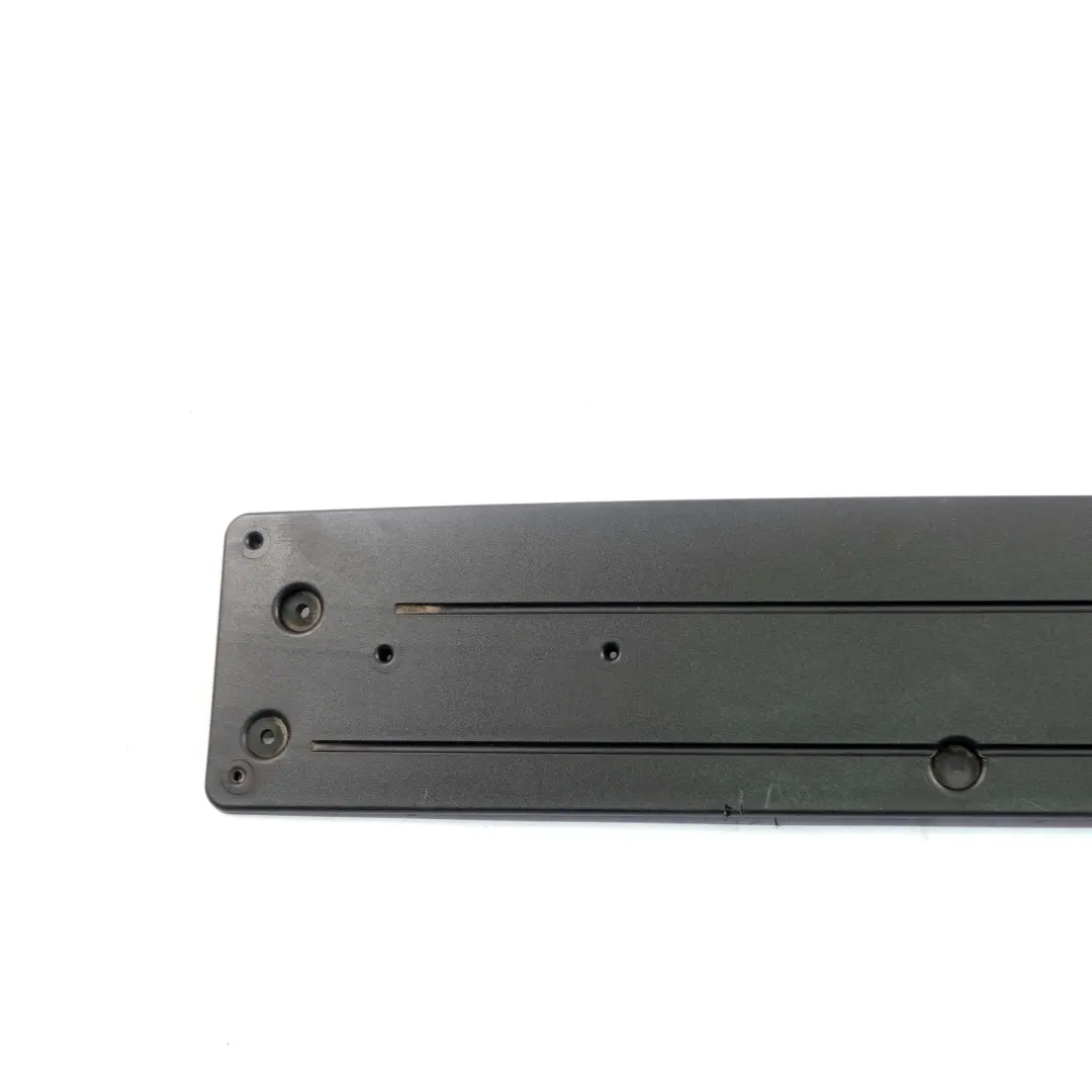 Podkładka Nakładka pod Tablice Przód do BMW E90 E91 o numerze 8054157 BMW E90 E91 Podkładka Nakładka pod Tablice Przód - SKU 8054157 - Numer Części 8054157