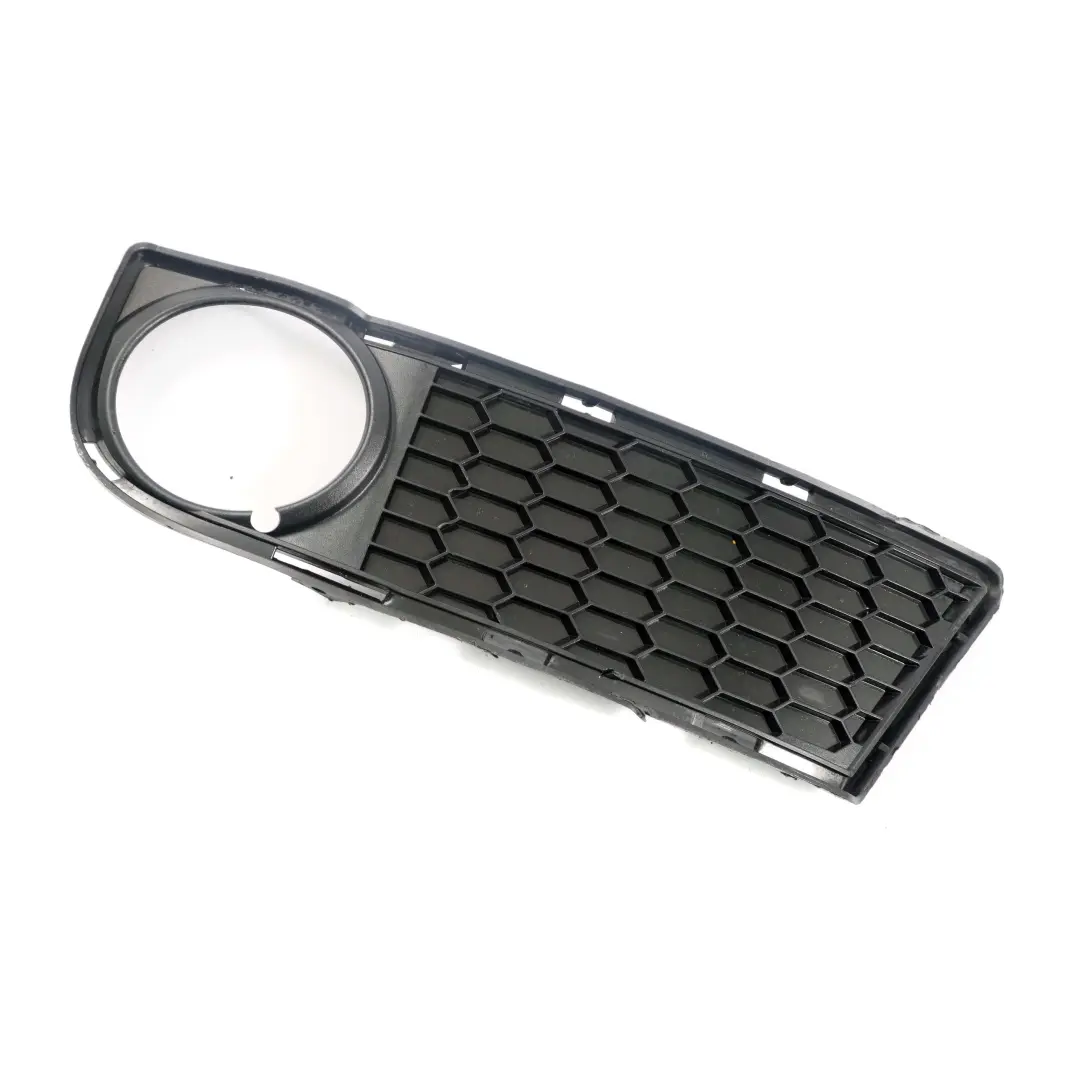 Kratka Zaślepka Boczna Zderzaka Lewy Przód do BMW E82 E88 M Sport o numerze 8054485 BMW E82 E88 M Sport Kratka Zaślepka Boczna Zderzaka Lewy Przód - SKU 8054485 - Numer Części 8054485